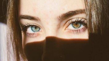 Comment Appelle-t-on des yeux bleu-vert ?