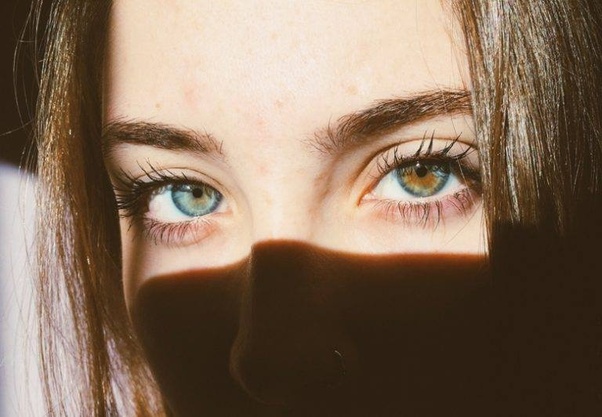 Comment Appelle-t-on des yeux bleu-vert ?