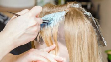 Comment Déjaunir les cheveux après une décoloration ?