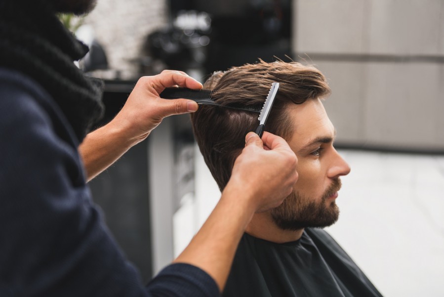 Comment désépaissir des cheveux épais