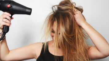 Comment Gominer ses cheveux femme ?