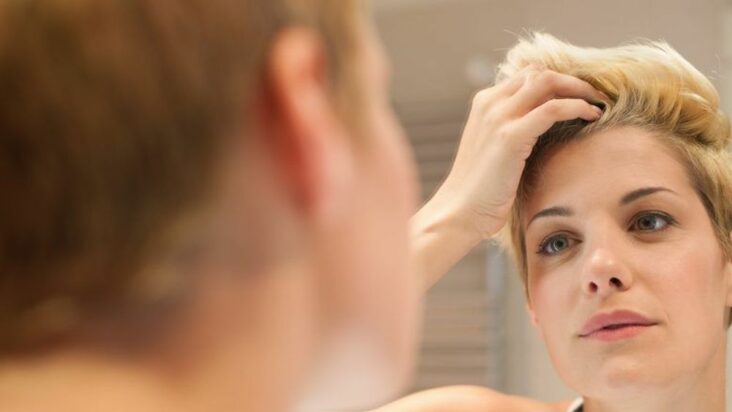 Comment appliquer de la cire sur cheveux courts ?