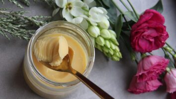 Comment appliquer le beurre de karité pur sur les cheveux ?