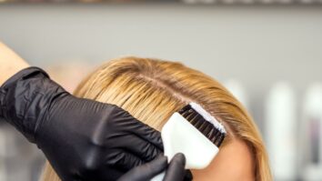 Comment arrêter de se teindre les cheveux ?