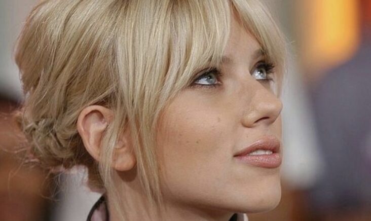 Comment attacher ses cheveux avec une frange rideau ?