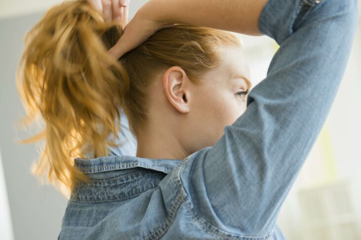 Comment attacher ses cheveux la nuit pour pas l'abîmer ?