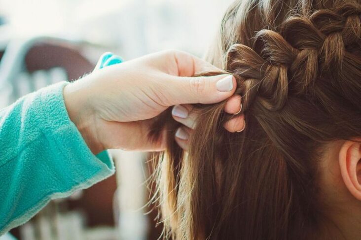 Comment attacher ses tresses sans elastiques ?