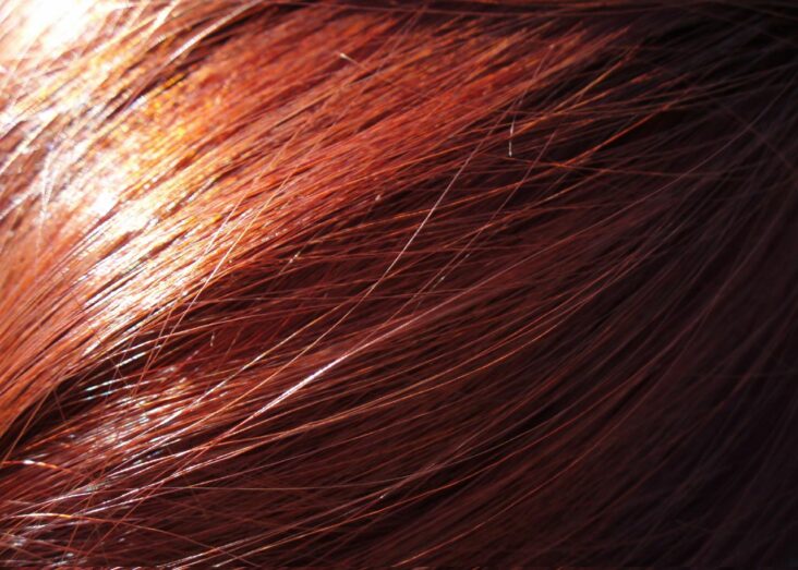 Comment avoir les cheveux roux sans coloration ?