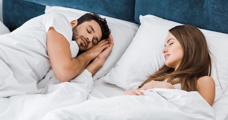 Comment bien dormir avec des bigoudis ?