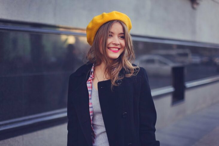 Comment bien porter un béret femme ?