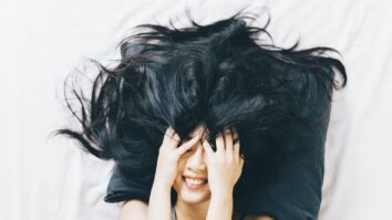 Comment boucler les cheveux pendant la nuit ?