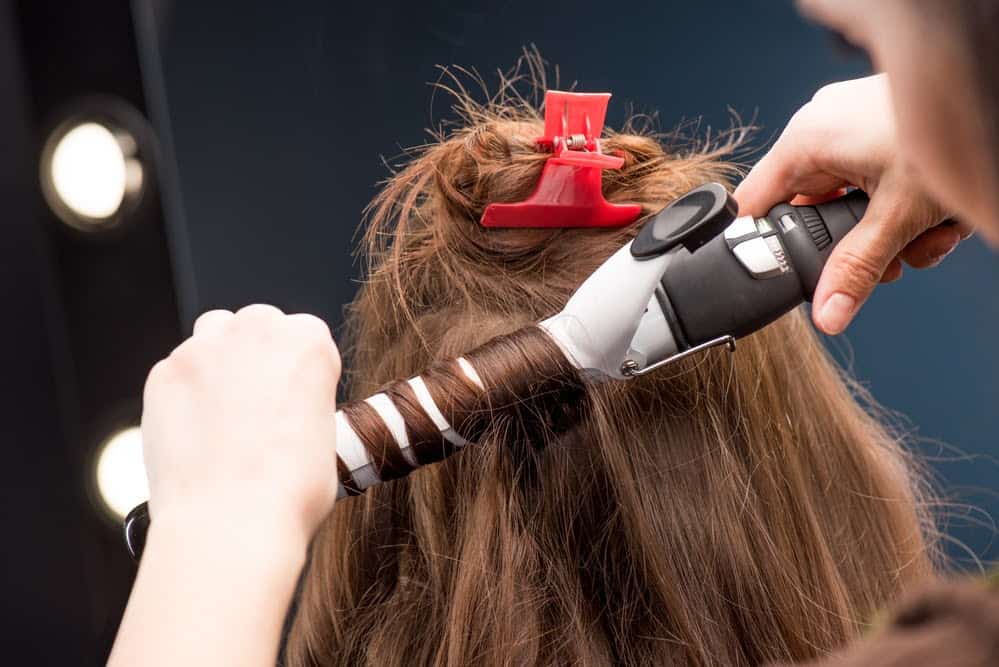 Comment boucler ses cheveux avec une brosse ronde