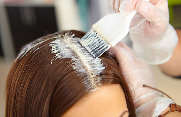 Comment cacher les racines entre deux colorations ?