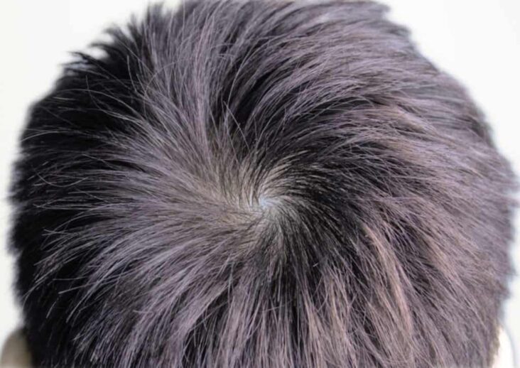 Comment cacher un épi dans les cheveux ?