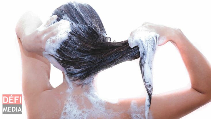 Comment camoufler les cheveux blancs entre deux colorations ?