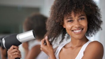 Comment choisir diffuseur cheveux bouclés ?