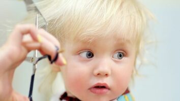 Comment couper les cheveux bébé 1 an ?