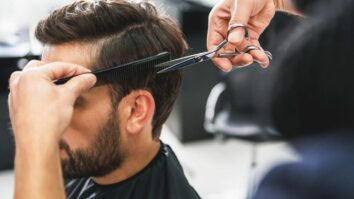 Comment décolorer les cheveux d'un homme ?