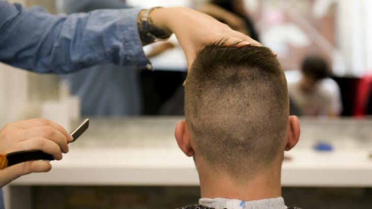Comment demander une coupe au coiffeur homme ?
