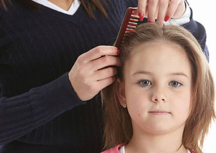 Comment démêler un énorme nœud dans les cheveux ?