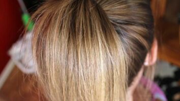 Comment éclaircir cheveux brun coiffeur ?