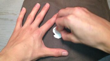 Comment enlever chewing-gum collé ?