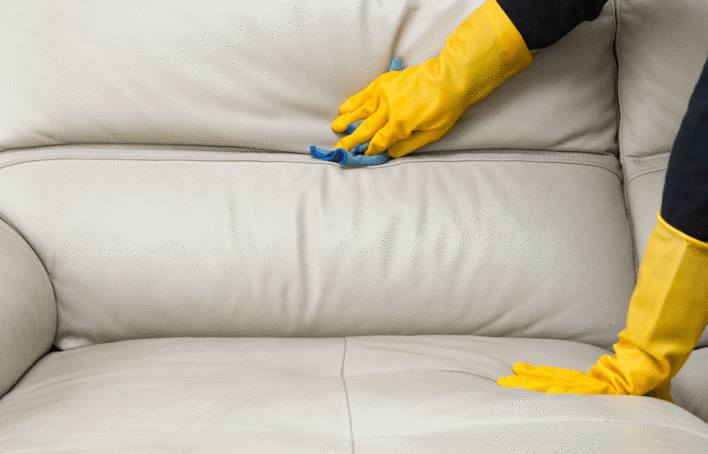Comment enlever la crasse sur un canapé en cuir ?