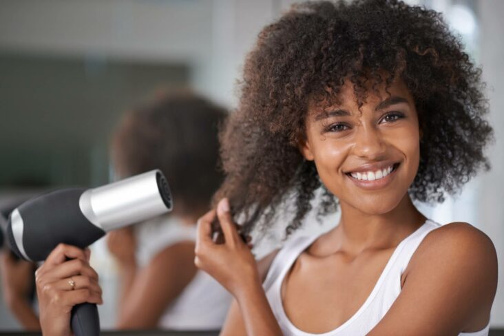 Comment enlever les fourches cheveux bouclés ?