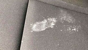 Comment enlever un chewing gum sur une carrosserie de voiture ?