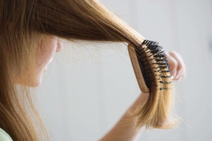 Comment enlever volume cheveux ?