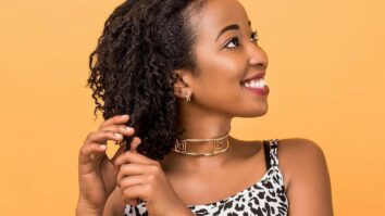 Comment entretenir les cheveux afro défrisés ?