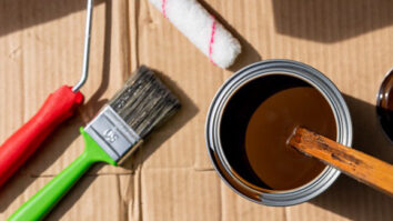 Comment faire de la peinture marron bois ?