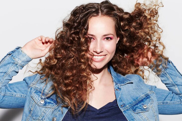 Comment faire des Curly sur cheveux lisses ?