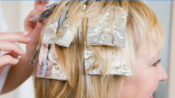 Comment faire des mèches blondes avec papier aluminium ?