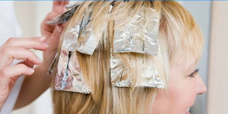 Comment faire des mèches blondes avec papier aluminium ?