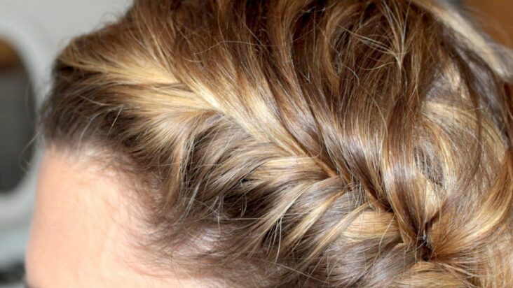 Comment faire des tresse épi collée ?