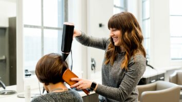 Comment faire pour ouvrir un salon de coiffure sans diplôme ?