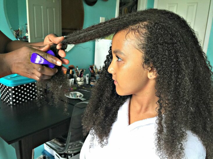 Comment faire pousser les cheveux d'une petite fille ?