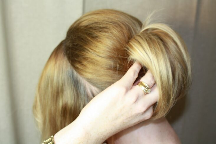 Comment faire un chignon bas Coiffé-décoiffé ?