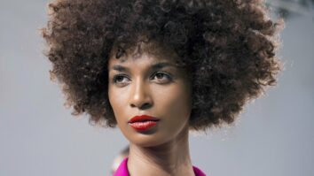 Comment faire un lissage sur cheveux très court et crépu ?
