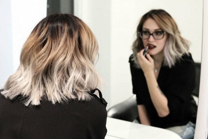 Comment faire un ombré hair sur cheveux colorés ?