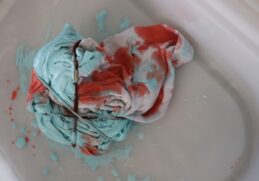 Comment faire un tie and dye avec de la Javel ?
