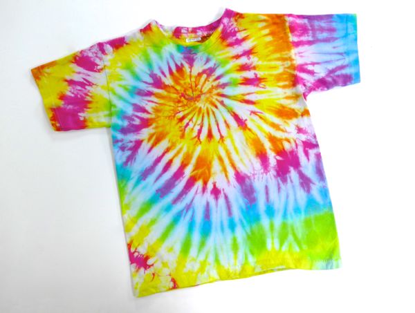 Comment faire un tie and dye vêtement ?