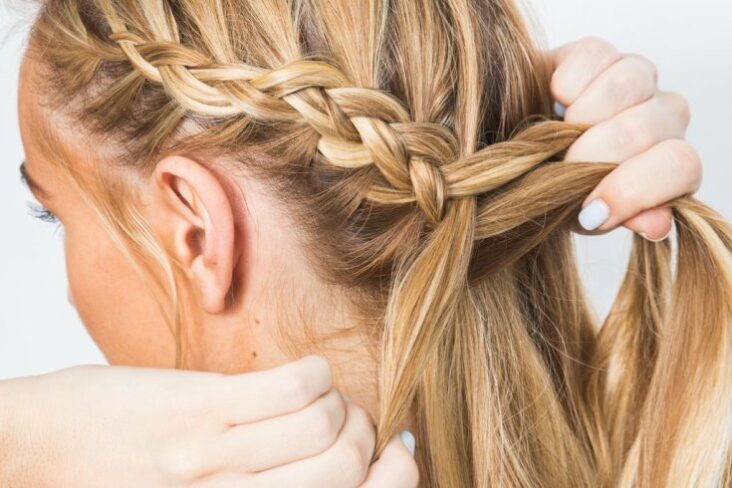 Comment faire une jolie tresse sur le côté ?