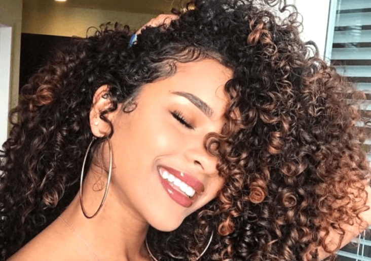 Comment friser ses cheveux courts naturellement ?