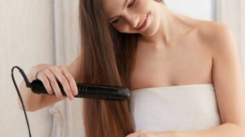 Comment lisser des cheveux courts sans lisseur ?