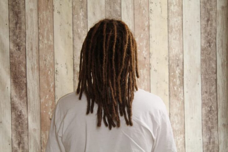 Comment mettre des extensions de dreadlocks ?