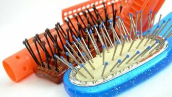 Comment nettoyer brosse anti poil ?