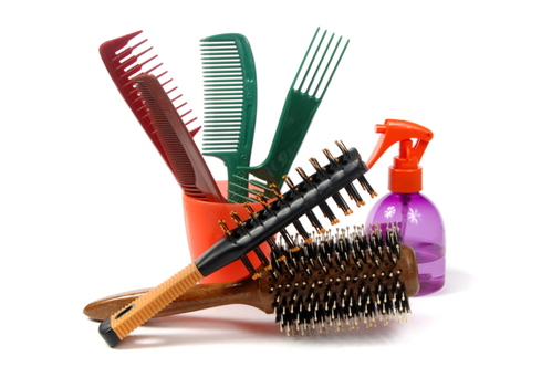 Comment nettoyer les brosses à cheveux et peignes ?