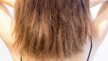 Comment nourrir les cheveux frisés et secs ?